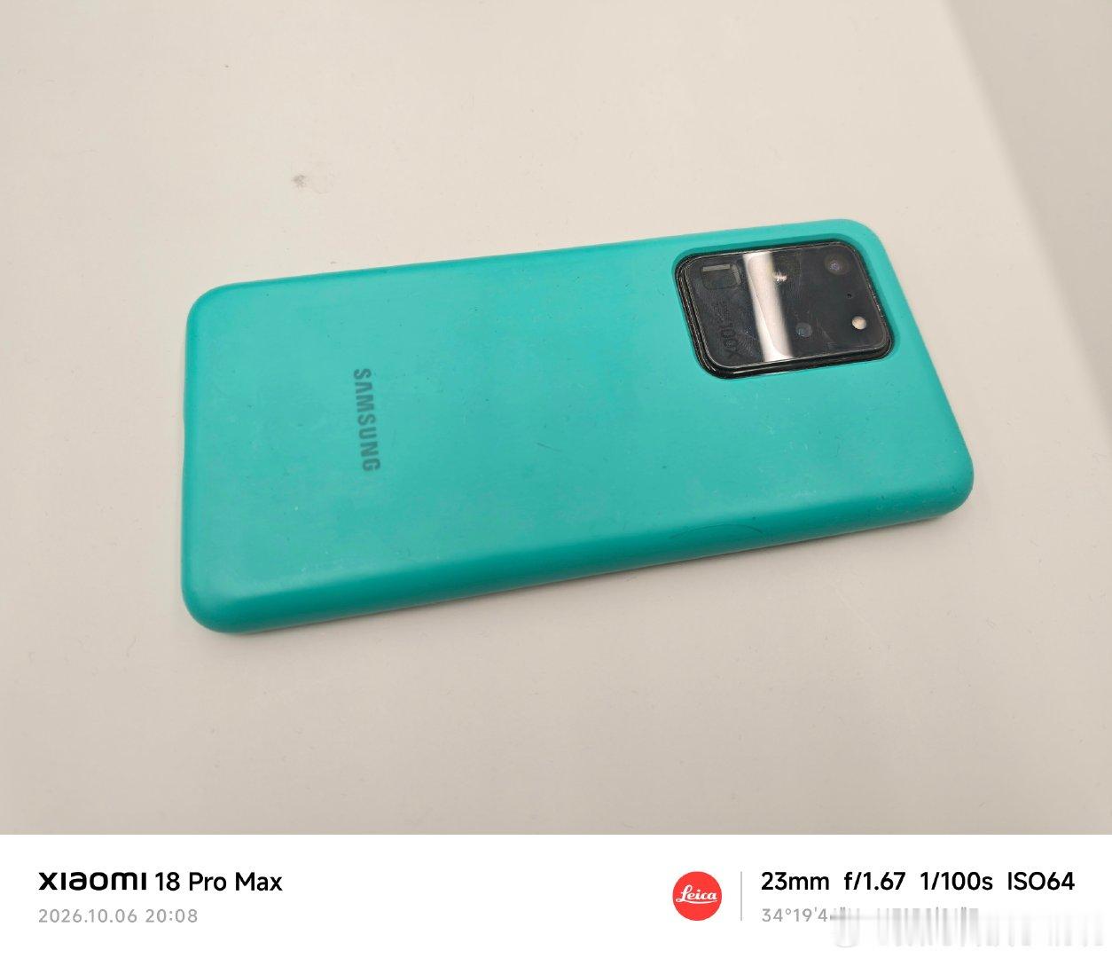 华为mate90 Pro Max，小米18 Pro Max
​拍照觉得怎么样？
​看着还行，好像没啥大毛病
但是颜色还原没一个准的
​我的手机壳可是绿色的[皱眉] ​
