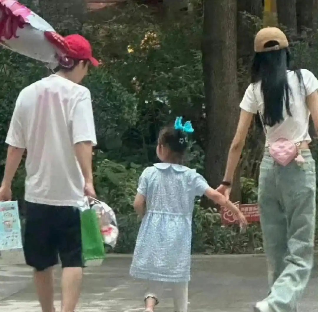 董子健和孙怡的女儿都这么大了，9岁大福完美遗传妈妈高挑身材，母女俩感情特别好真像闺蜜！ ​