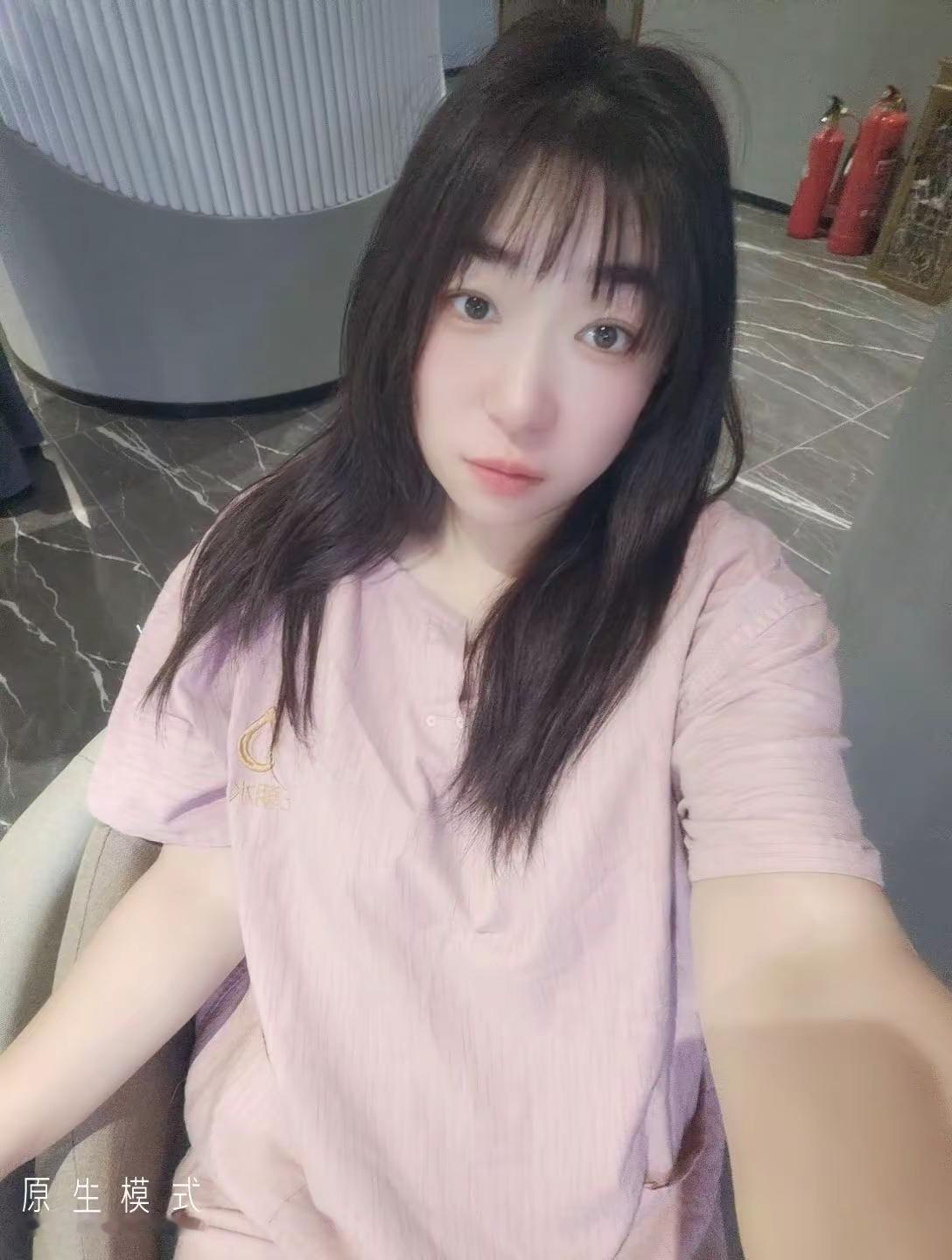 <p>街拍小姐姐穿搭秀 瘦成一道闪电 齐刘海的小可爱 街拍时尚穿搭 <...