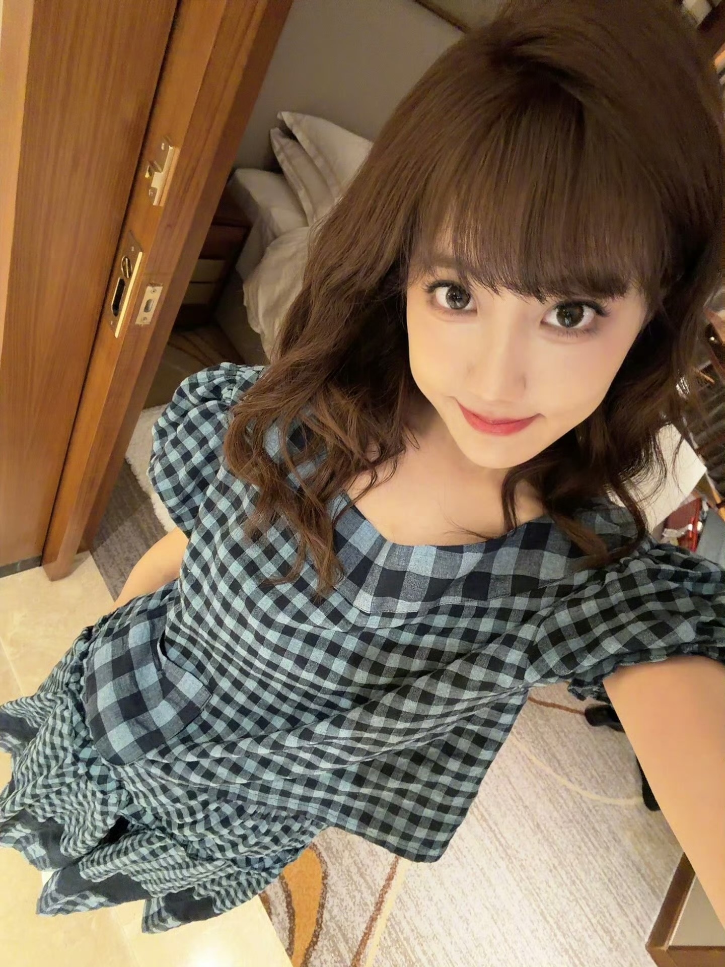 #李艺彤[超话]#  🦭#李艺彤宇宙帮帮忙#🦭#李艺彤实体专辑超级喜欢你#

就是萌！正面看，萌！背面看，萌！左边看，萌！右面看，萌！上面看，萌！下面看，萌！用苹果手机看，萌！用华为手机看，萌！用小米手机看，萌！用三星手机看，萌！用欧坡手机看，萌！用维沃手机看，萌！用八八四八手机看，萌！ ​