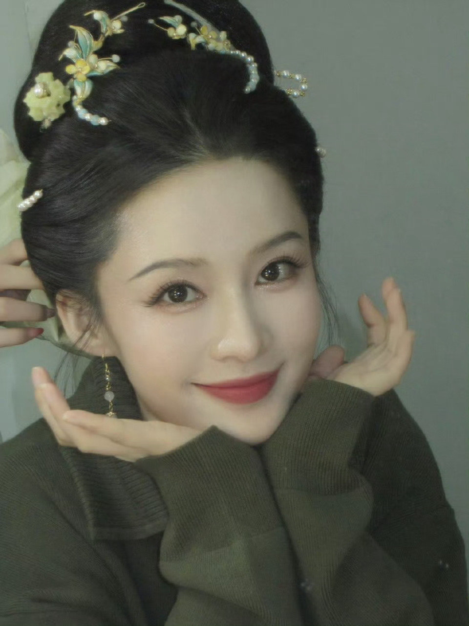 #李沁[超话]# lq#李沁# lq#李沁杨雨竹# lq#李沁人间有味# 

我愿意用一生的时间去等待，只为换你一个转身的微笑

​