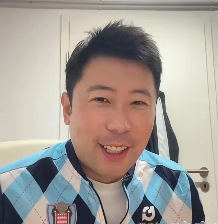 世界排名第4的蒯曼，输给了43岁的德国削球老将韩莹，2比3，澳门冠军赛首轮出局。更扎心的是，这是她今年第四次倒在削球手拍下。韩莹的丈夫雷洋赛后说了句实在话：蒯曼不是没进步，是打削球的经验不够，输在经验，不是输在技术。这话听着像安慰，但细想挺残酷的。经验这东西，不是练出来的，是输出来的。蒯曼今年输佐藤