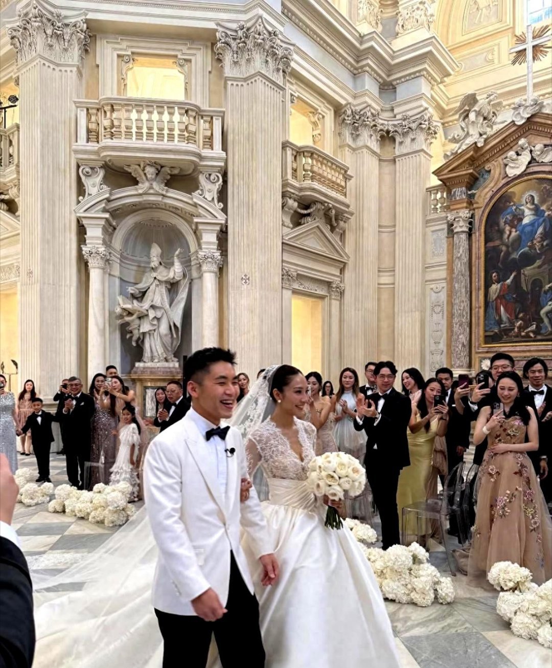 香港豪门后代意大利古堡奢华婚礼，何猷亨担任伴郎，霍英东孙女林心儿亮相 ​