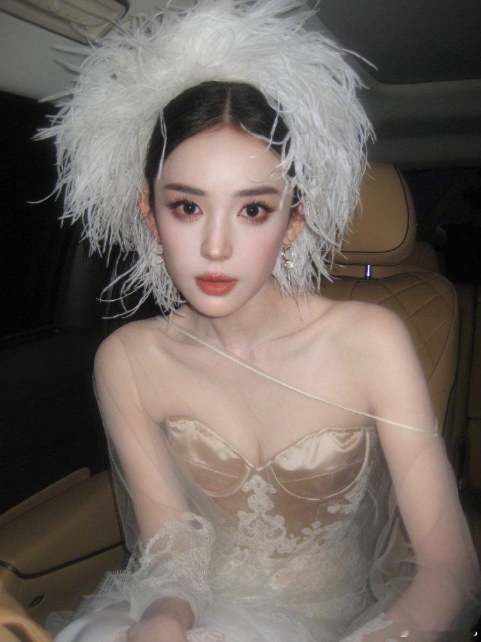 田嘉瑞娜扎合照，这合照也太有氛围感了吧！#田嘉瑞娜扎合照##古力娜扎# ​