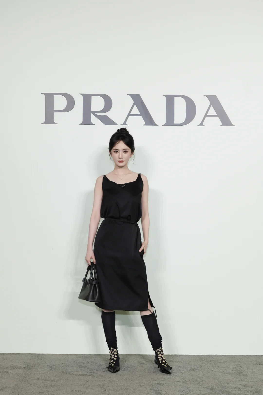 Prada深圳新店启幕✨湾区顶奢新地标
