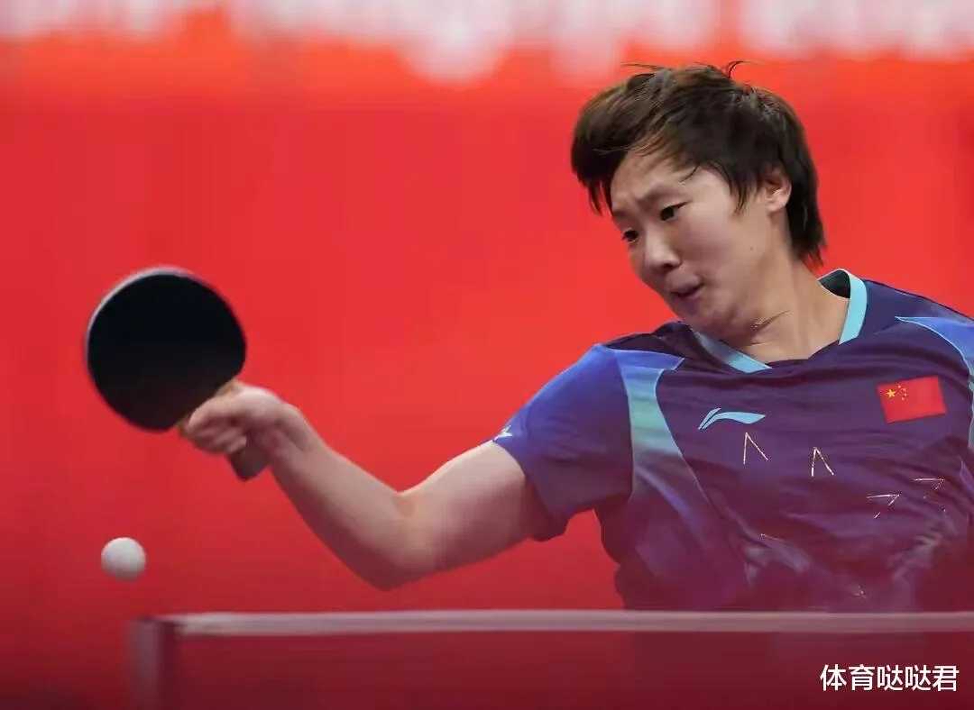 巅峰对决！王曼昱4-2力克孙颖莎亚运女单夺金，国乒实现八连冠

银球飞舞，国旗同辉。9月27日晚，爱知·名古屋亚运会乒乓球女单决赛在名古屋综合体育馆上演巅峰对决。世界排名第一的王曼昱以4:2战胜卫冕冠军孙颖莎，摘得女单金牌，孙颖莎收获银牌。两面五星红旗同时升起，国乒由此实现亚运会女单八连冠，并包揽该
