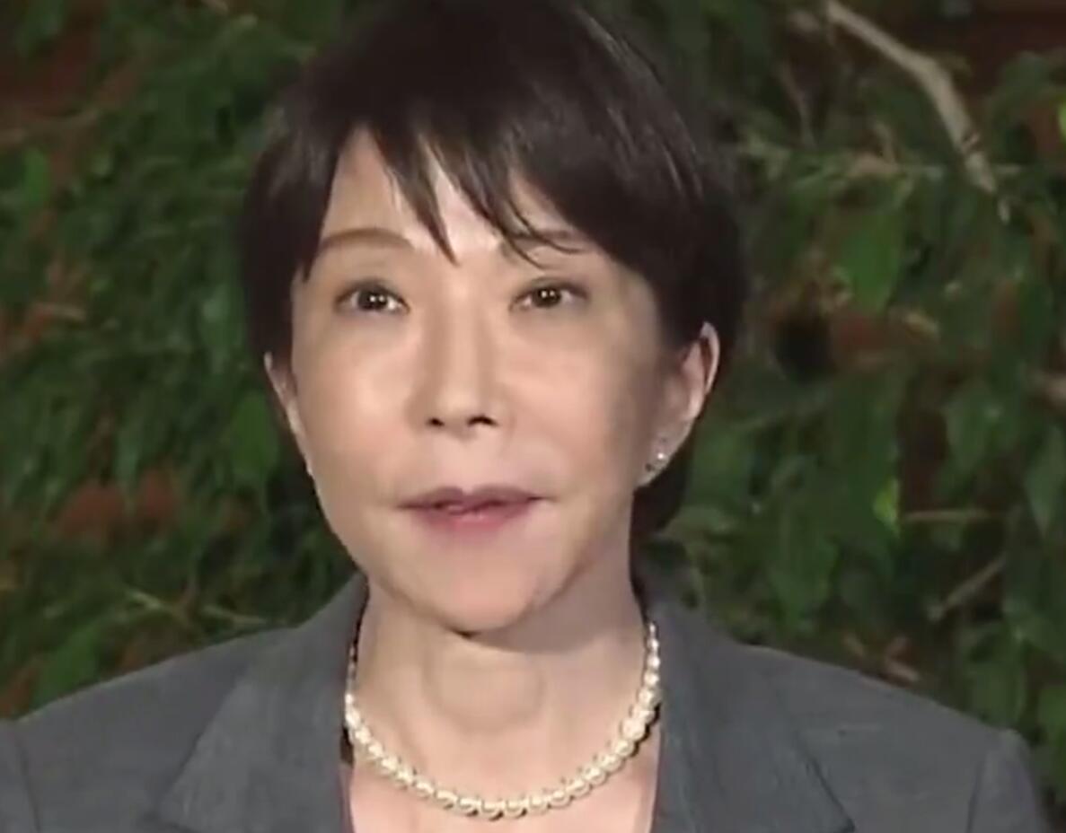 【高市早苗助长日本新型军国主义，释放危险信号】
专家介绍，高市早苗再次以首相名义向靖国神社供奉祭祀费，而且多名日本国会议员集体参拜，这说明新型军国主义已经成势为患。现在的高市早苗及日本政府，包括很多日本政客，对于二战期间日本的侵略历史认识不清，甚至对二战期间的日本侵略历史仍有追捧和美化的意图。正是由