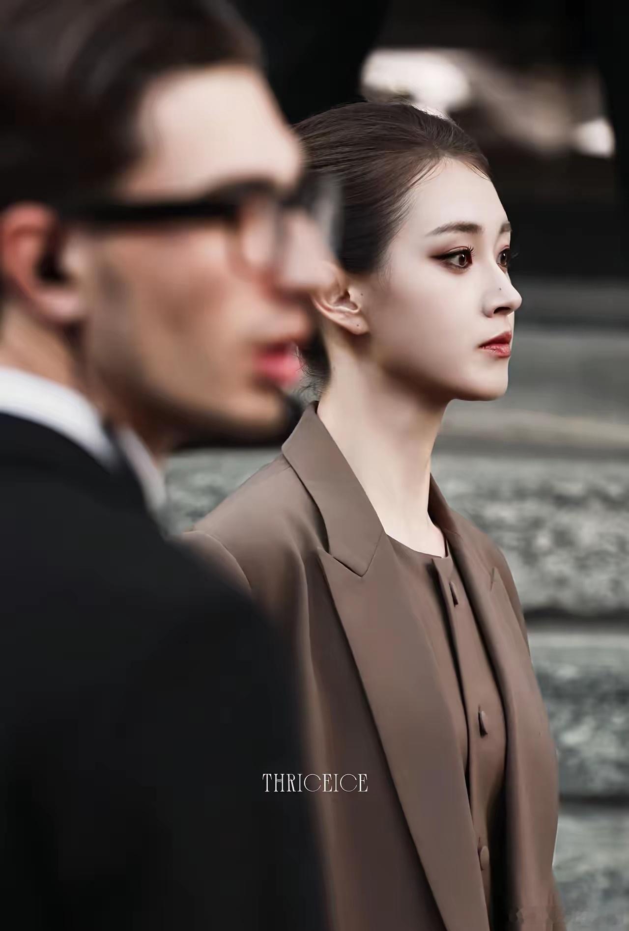 你骂郭宇欣人品，我认
你也骂她演技不好，我也认
但是有一点，大家喷不了，那就是她的侧脸好权威。
​之前郭宇欣内涵周也，很多人觉得她表里不一，嘴上说不要搞雌竞，自己却私下和周也比，这事被很多人说她人品不行，我认！
​也有人说她空有美貌，演技不行，萝卜青菜各有所，这事我也认！
​但是郭宇 ​