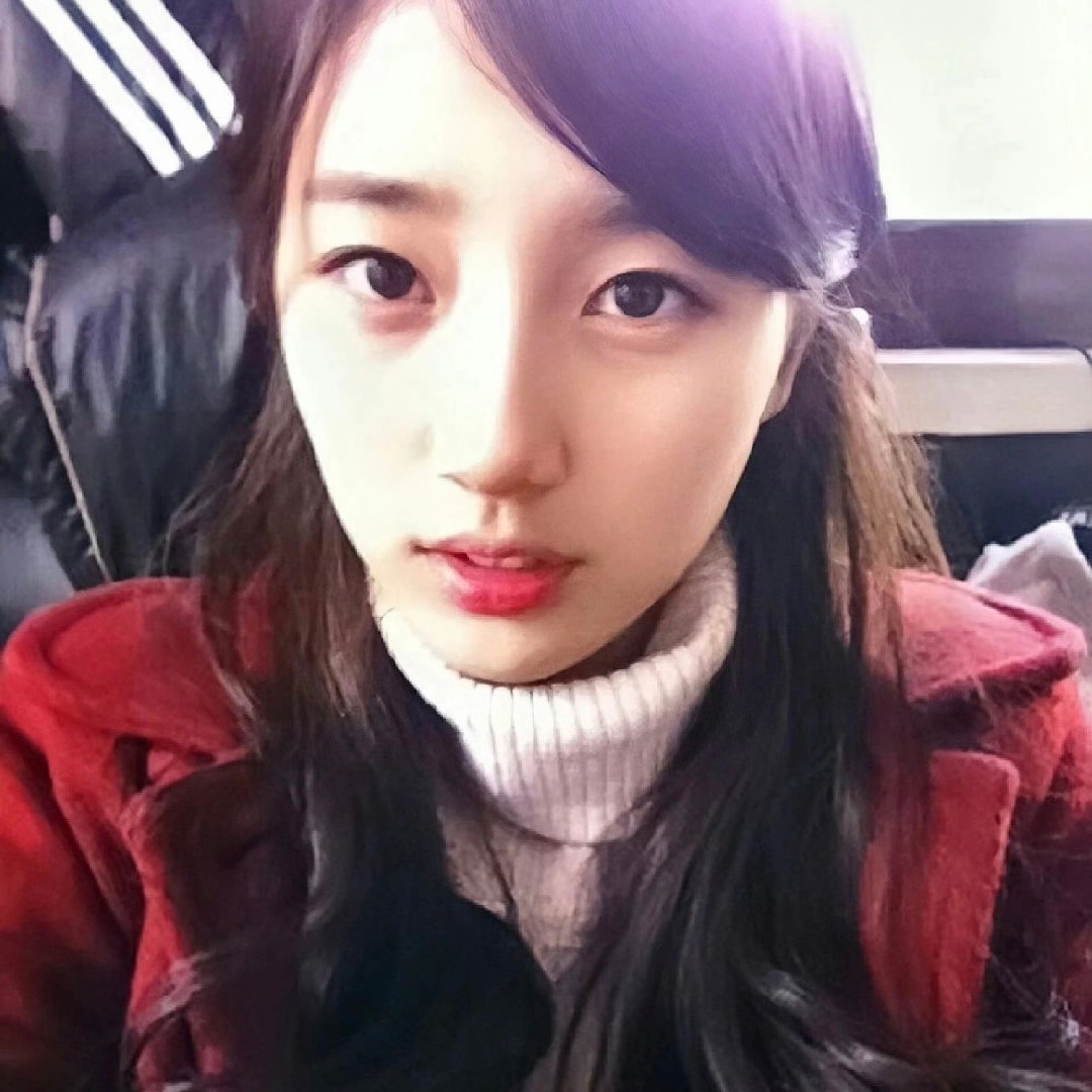 #裴秀智[超话]##裴秀智##suzy# 
古早照片/ 有一个人心心相惜 ​