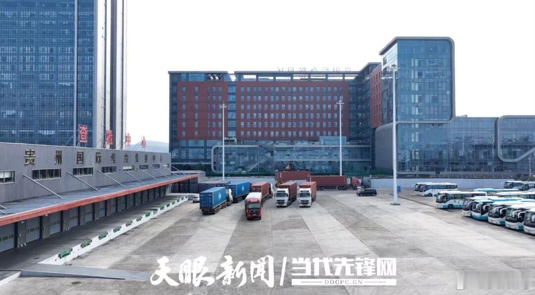 在贵阳市白云区，相隔仅1.4公里的贵阳综保区与贵阳国际陆港，正随着...
