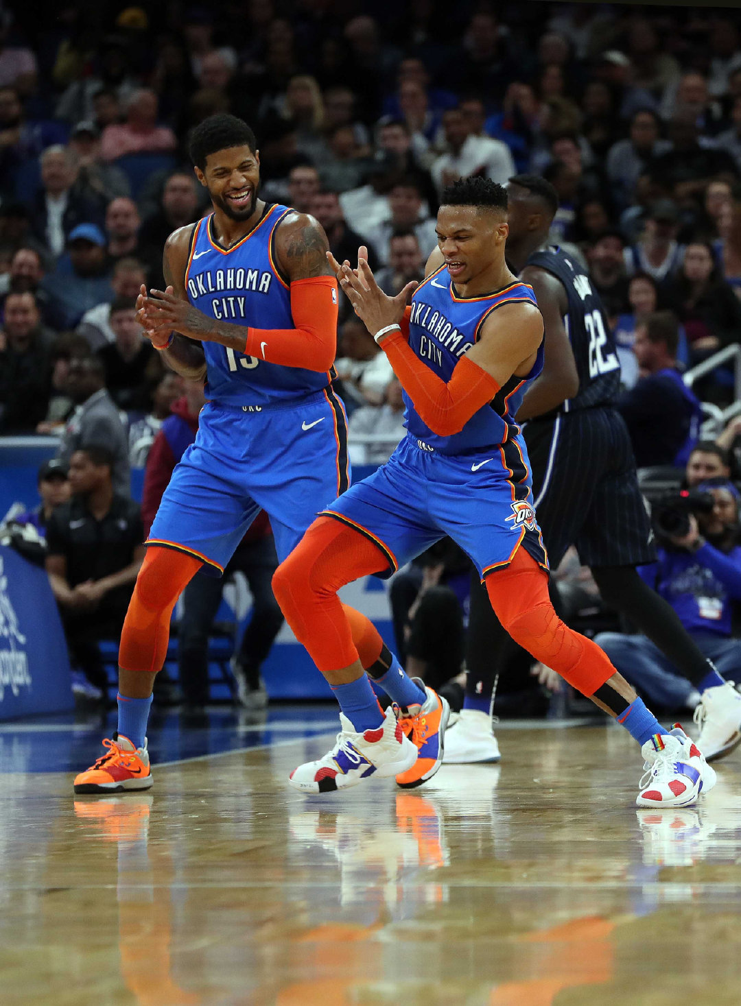 Russell Westbrook & Paul George

#威斯布鲁克##保罗乔治# ​
