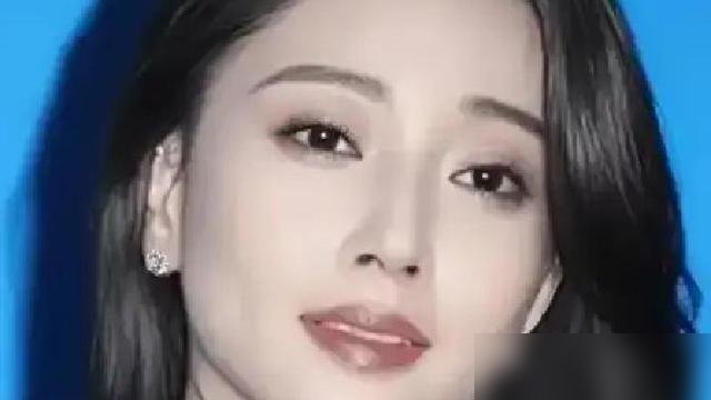 殷桃拍完吻戏，第一件事是给人家老婆打电话道歉。
2012年《时尚女编辑》片场，殷桃和祖峰刚拍完一场吻戏。导演喊卡，殷桃没去补妆，掏出手机就给刘天池拨过去了，开口就是“嫂子，刚才那场戏，对不住啊”。刘天池在电话那头笑了，说晚上一起吃饭。
当晚三人真坐一块儿了。祖峰坐中间，殷桃和刘天池面对面。殷桃又