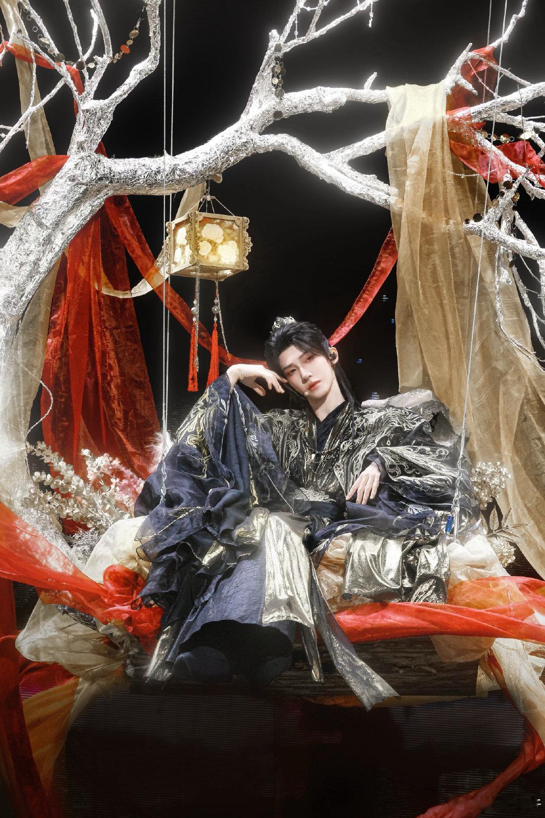 #刘宇[超话]#  .晨光熹微，万物苏醒，愿你的心情如初升的太阳般明媚，每一天都充满活力与喜悦，早安！乖宝[手指比心] ​