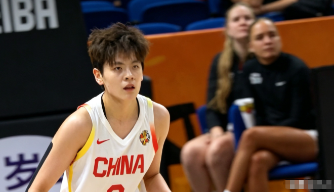 随着中国女篮71‑51大胜意大利，美国105‑64击败捷克，本届女篮世界杯全部小组赛尘埃落定。本届赛制：四个小组第一名直接锁定八强，小组第二、第三名进行跨组交叉附加赛，单场决胜争夺剩下4个八强名额，小组第四直接淘汰出局。
 
71比51，整整20分——打意大利之前，谁也不敢拍胸脯说稳赢。
 
赛前形