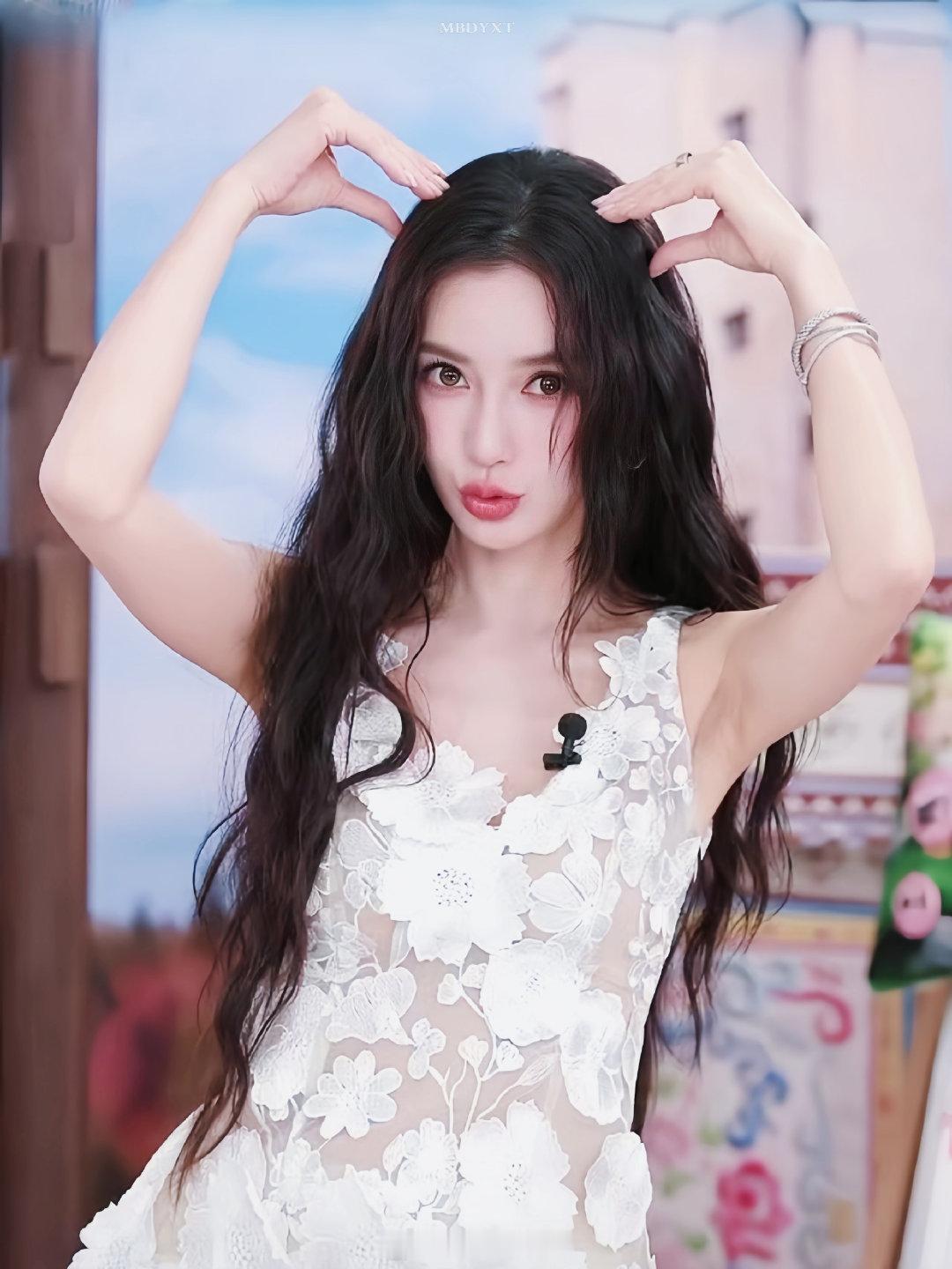 #angelababy[超话]##angelababy[超话]# [期待]#angelababy[超话]##angelababy[超话]# 
萌萌的小猫​