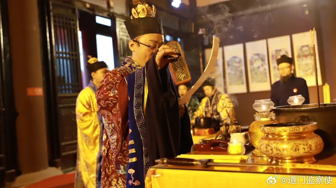 道系人生教你一个方法，能够镇压一切恶星，扫荡厌秽，使邪气消灭！ 净天地...