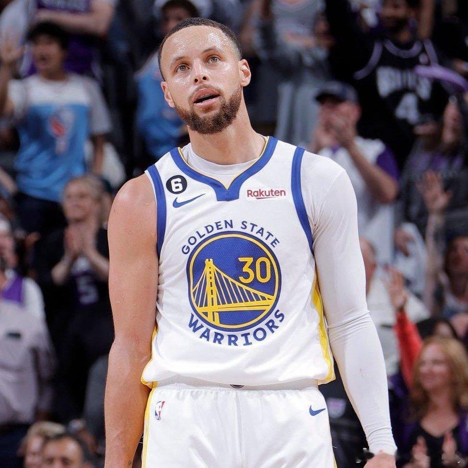 NBA历史上独一档存在。NBA历史单场至少得到30分且命中8记三分的场次：

库里：94场
利拉德、克莱和哈登三人合计：86场
#勇士25分逆转湖人##库里升至NBA历史得分榜第18位# ​