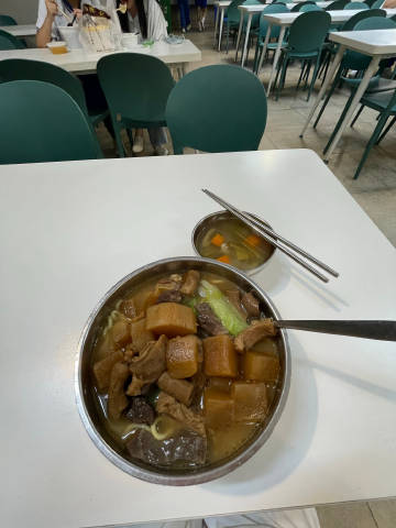 回广 代开家长会那天<br />因为想买个烤肠结果食堂阿姨说只能刷卡...