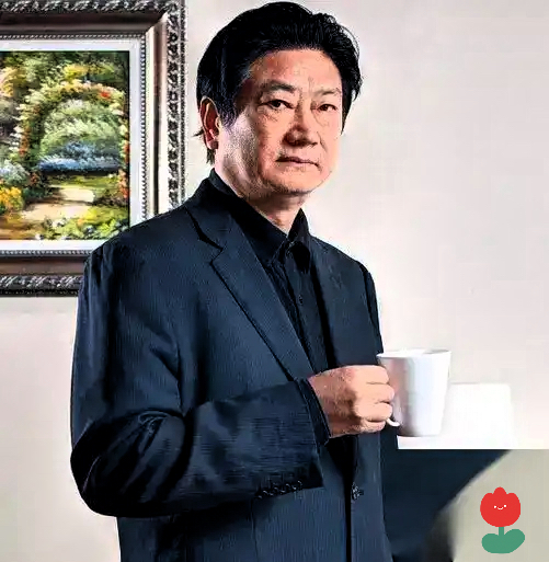 李途纯去世了。我是临湘人，跟他算老乡，早些年认识。在银行那会儿，我给他办过一笔三千万的贷款。钱后来收回来了，算万幸。

他厉害的时候，8888万拿央视标王，太子奶占了乳酸菌市场七成。后来资金链断了，控制权没了，2010年被带走，2012年放出来。那之后我们就不怎么联系了。

他没闲着。花甲年纪又搞子