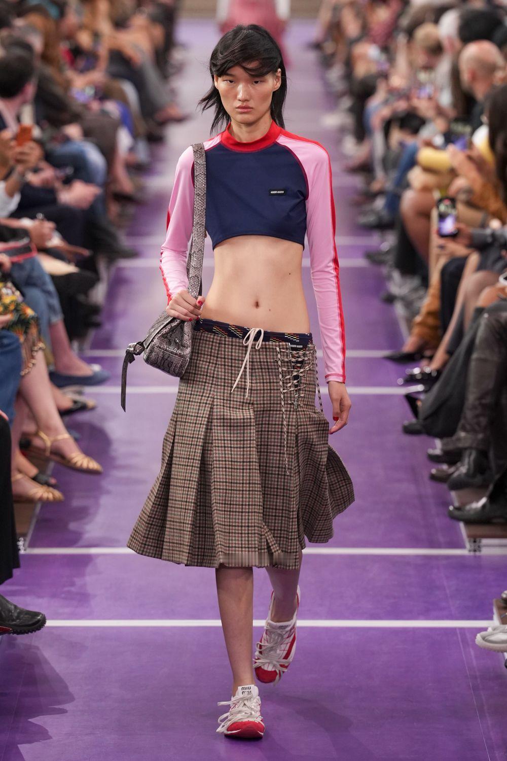 PFW | Miu Miu - 2027SS

🇨🇳中国模特：
张欣婷
蒋瑞琪
李佳倩 🆕
张嘉慧
刘雯
🇳🇴🇨🇳挪威籍华裔模特：
Linn Noach
🇺🇸🇰🇷美籍韩裔模特：
Mika Bae
🇹🇭泰国演员：
Emi Thasorn Klinnium
🇸🇪🇵🇰瑞典籍巴基斯坦裔模特：
Noor Khan
 ​