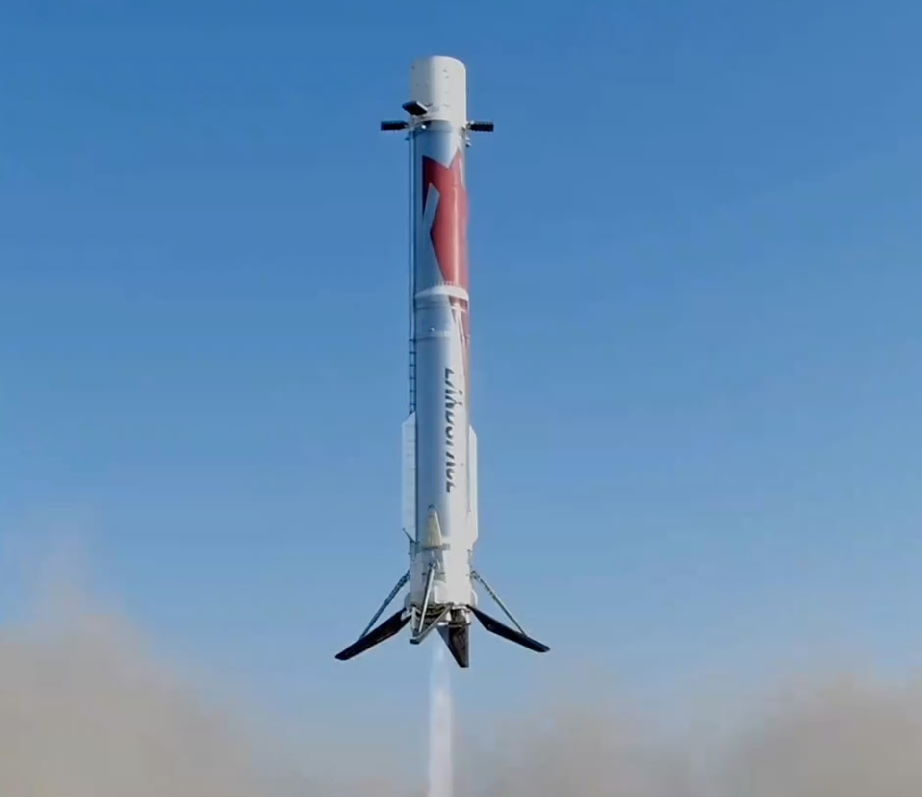 Action 6跟着朱雀三号完成了回收，太有实力了！要扛住400-500℃高温、剧烈振动还有通信黑障，全程依靠机内本地存储保存画面，完整记录发射、穿越大气、回收着陆全过程，清晰捕捉到栅格舵调整、落地缓冲这些关键细节，还能给航天团队用
