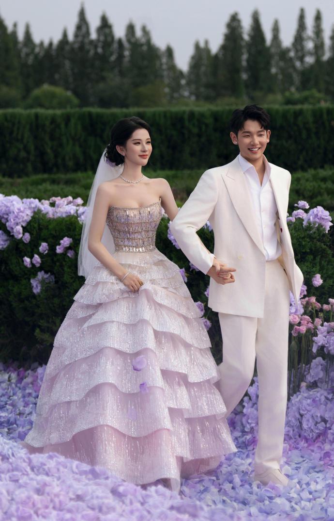 #梅尼耶老婆为了结婚瘦了十几斤# #减重# #体脂# 

黄婉均为婚礼从100斤瘦到86斤，丈夫心疼“风一吹就倒”。作为医美医生，短期大幅减重、体脂过低，可能影响内分泌和月经周期；备孕也需要适度脂肪储备。

医美效果维持同样依赖健康基础，过度减重反而可能让面部饱满度流失。瘦可以，但别把健康也减掉。 ​