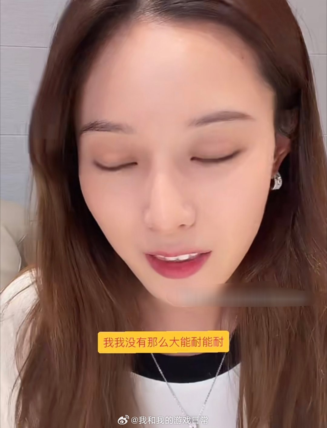 #徐艺洋回应黄子韬被造黄谣##徐艺洋说30岁后可能会考虑二胎##徐艺洋 孩子是我自己生的#
身高这个可以理解，黄子韬一八几徐艺洋一七几他俩孩子应该是会比普通孩子高一些的，所以我感觉她说的挺真的，应该是只有一个孩子，不过狼来几次了，他俩也知道自己信誉为0了，所以不让黄出来说，让徐来说，还有点 ​