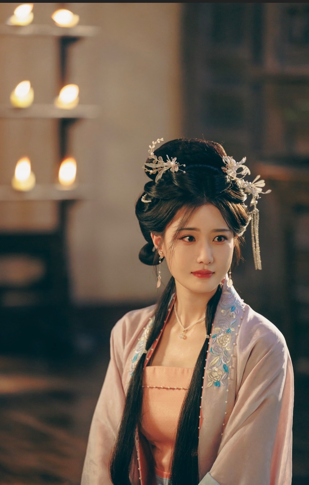 一瓯春 丨陈意涵•谢清容妆造5

#陈意涵estelle##陈意涵谢清容##一瓯春##陈意涵estelle[超话]# 

CR：自修部分禁二改
部分粉丝修图，无二改，见水印，侵删 ​