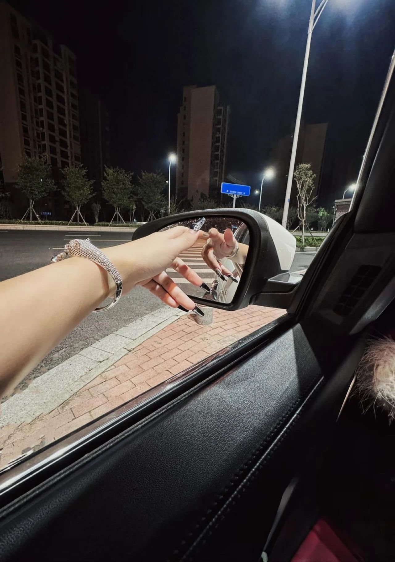 不吃点亏怎看透人心，不碰点烂事，怎分清真假，载个跟头不算啥，长点记性就够了！