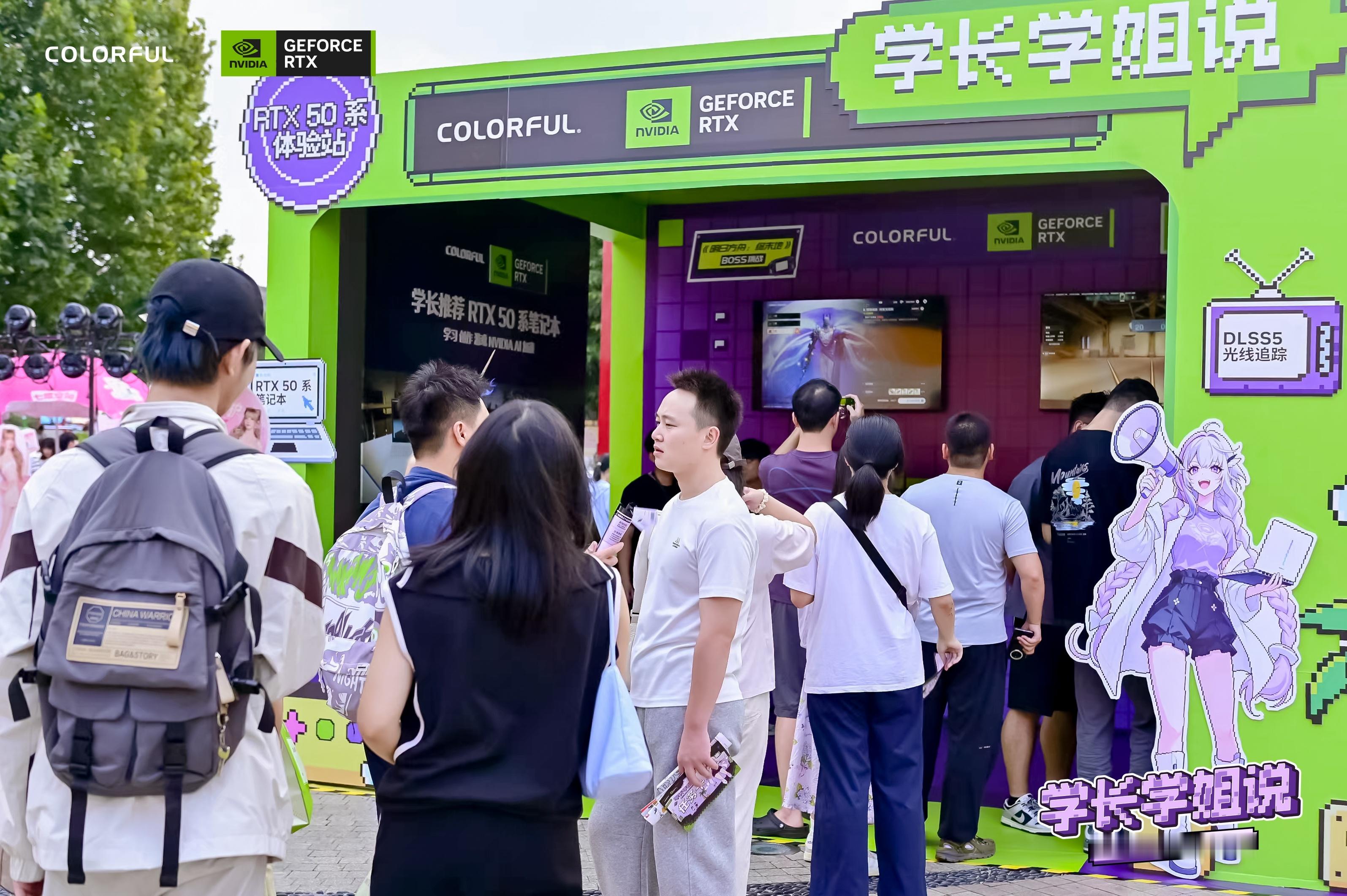 #七彩虹开学季#
七彩虹 × NVIDIA 开学季校园行
重庆大学城熙街站顺利落幕！

七彩虹RTX 50 系游戏本现场关注度拉满，AI学习、AI创作、3A游戏多场景轻松应对。
体验区人流如织，挑战区喝彩连连，coser 合影打卡热度攀升
感谢到场同学的踊跃支持，新学期让大学生活多一份 AI 助力！

#重庆大学城熙街# ​
