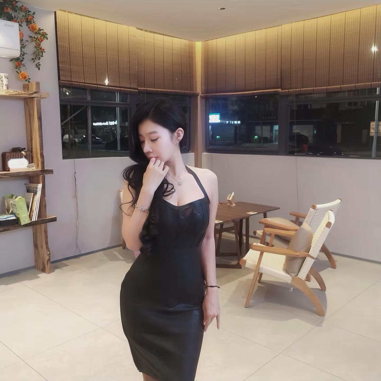 <p>御姐风 <!--{img:0}--><!--{img:1}-->...