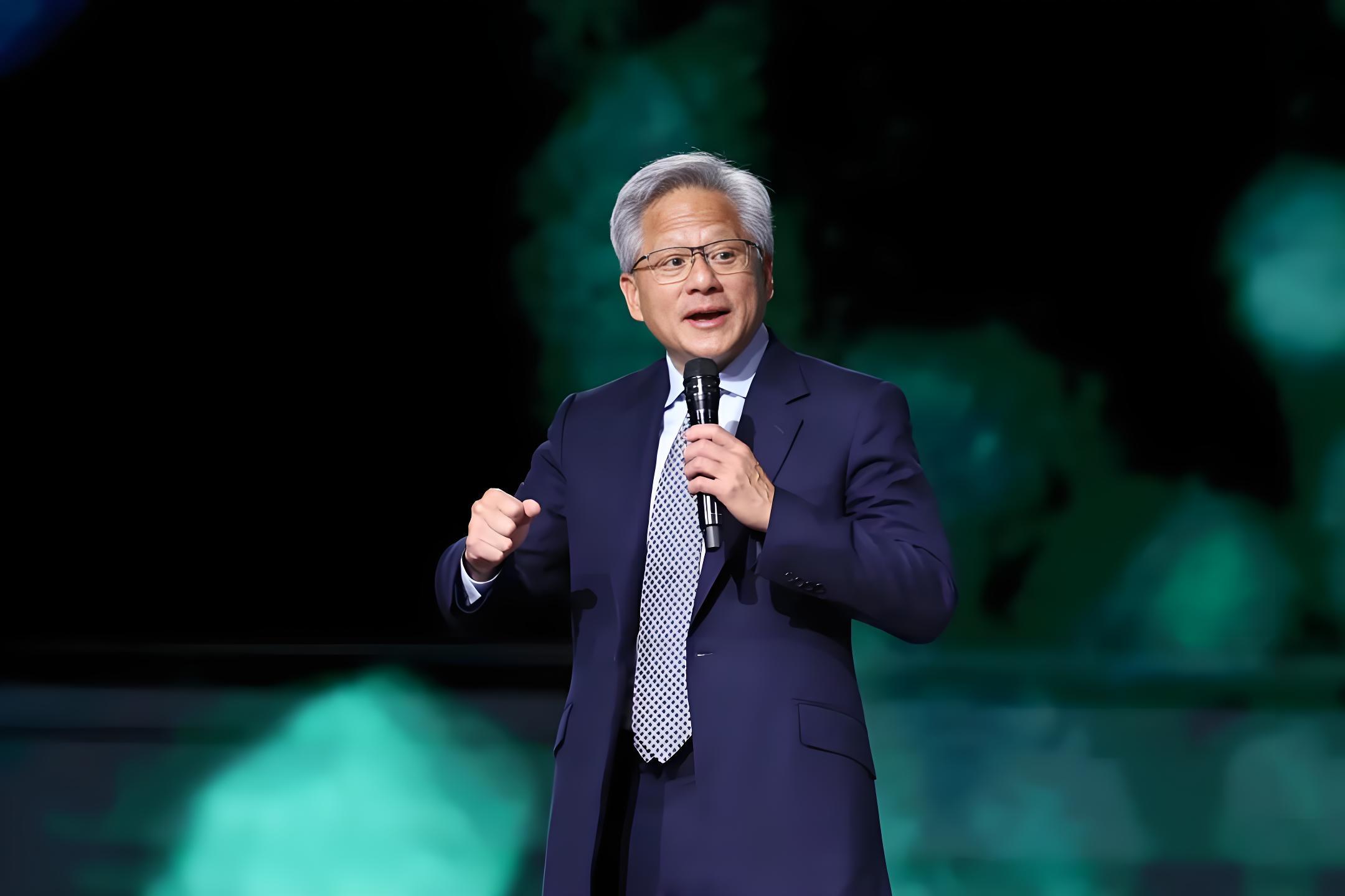 铭派国际猎头刘晓春辣评黄仁勋：AI回流？美国要的是“抢钱权”！

黄仁勋吹AI带制造业回流美国？刘晓春三刀划重点：

1. 不是瞎说——AI质检、黑灯工厂确实在涨。
2. 没那么简单——搬回去的是脑，流汗的躯干还在亚洲。
3. 不是吓人——这是科技寡头+美国政府合谋，用算法重划全球地盘。

说白了，美国 ​