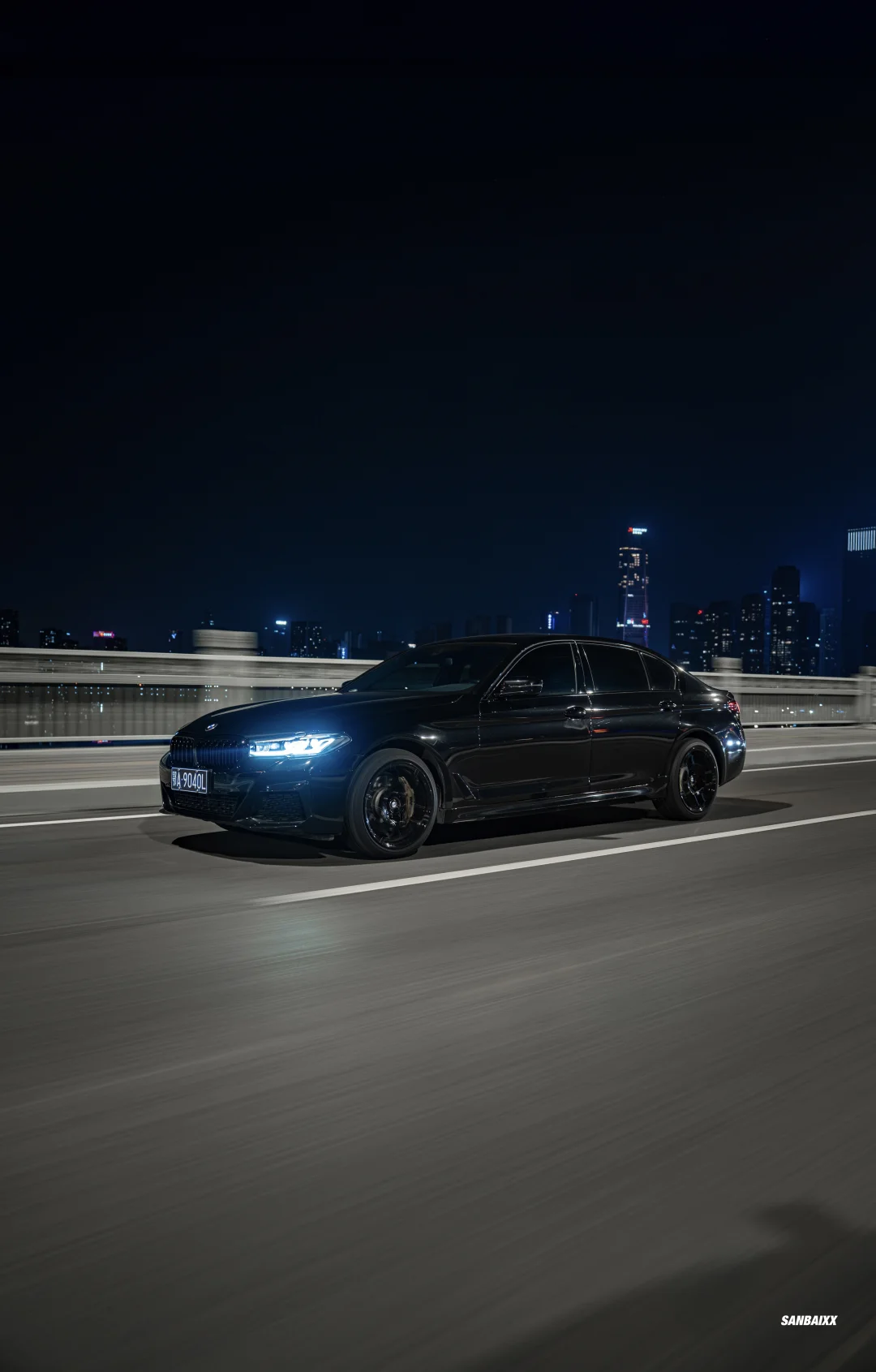 拍视频带着拍的动态照片，宝马5系 静谧蓝调