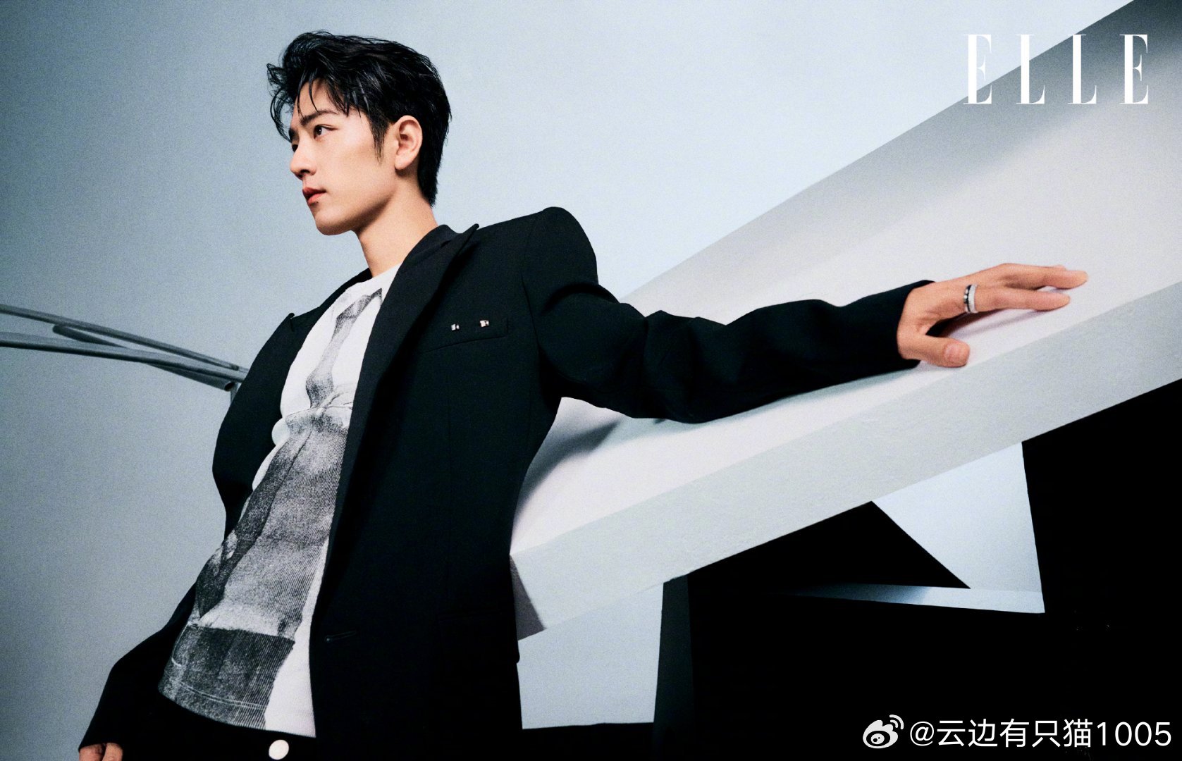 #肖战[超话]##肖战杂志银十预告#xz#肖战荣耀Magic9# 

入目无别人 四下皆是你！
#肖战粉丝法语翻唱从这里闪耀# ​​​
