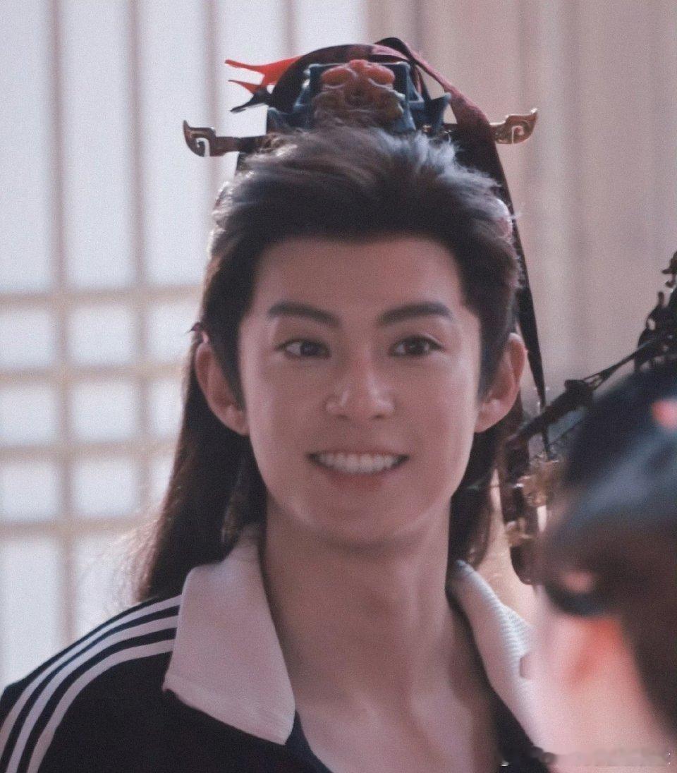 #王鹤棣[超话]#  ￼  #王鹤棣# whd#将门毒后# whd#王鹤棣将门独后# whd#王鹤棣谢景行# 

来去都是自由风,该相逢的人总会相逢𝓣𝓱𝓮 𝔀𝓲𝓷𝓭 𝓲𝓼 𝓯𝓻𝓮𝓮 𝓽𝓸 𝓬𝓸𝓶𝓮 𝓪𝓷𝓭 𝓰𝓸, 𝓪𝓷𝓭 𝓽𝓱𝓸𝓼𝓮 𝔀𝓱𝓸 𝓼𝓱𝓸 ​