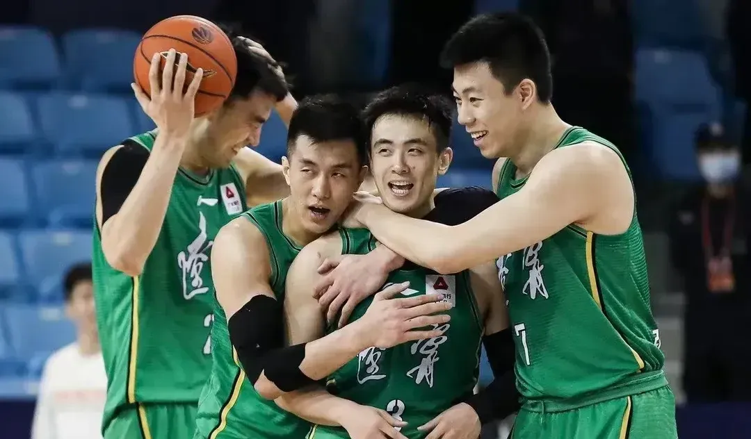 最近张镇麟离开辽宁男篮的消息讨论度很高，不少球迷觉得这事儿太突然，其实...