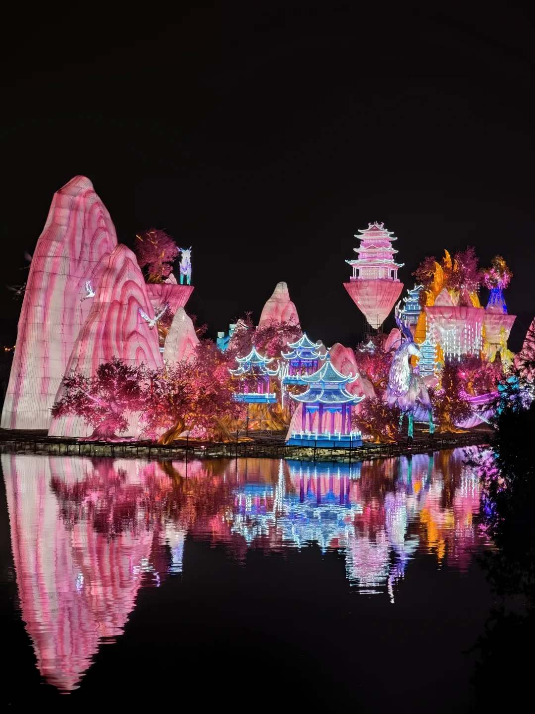 谁懂啊，这山这水这灯，美到窒息！