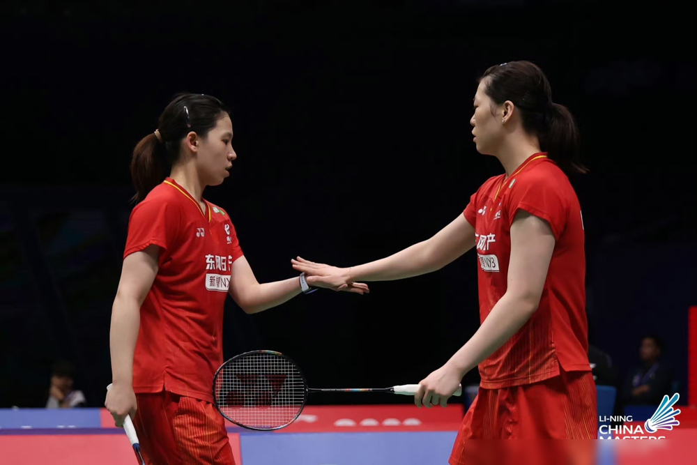 太离谱！世锦赛混双冠军居然首轮就输了！
刚结束的2026中国羽球大师赛第二比赛日，4号种子法国世锦赛冠军吉凯尔/德尔吕0-2输中国台北组合，2号种子丹麦强档马蒂亚斯/博尔1-2输德国组合，两大夺冠热门全都首轮出局。
国羽这边刚好相反，混双三对组合全胜，总共六对组合晋级16强，只有男单李诗沣三局不