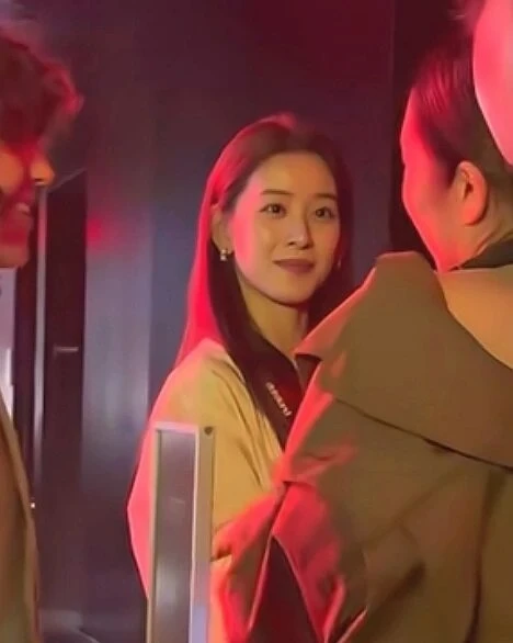 32岁奶茶妹妹国外生图刷屏，还是那么清纯