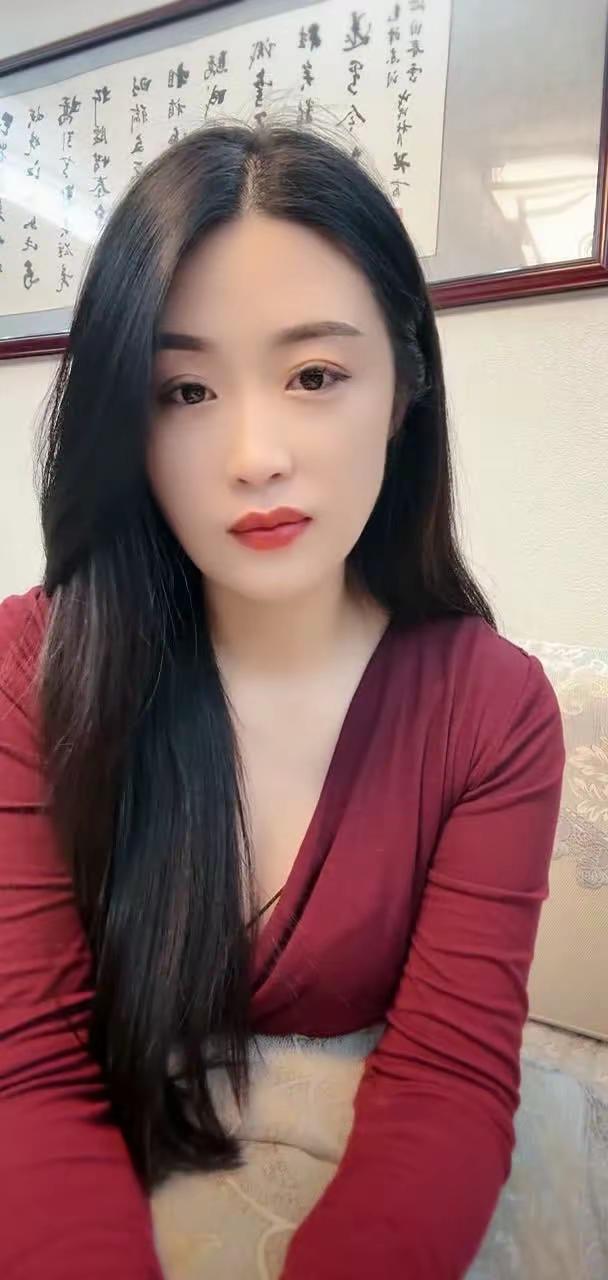 <p>气质美女 <!--{img:0}--></p><img src=...