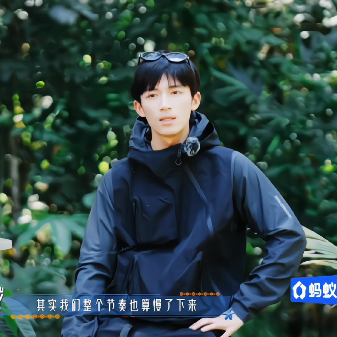 我真的无敌喜欢这个小顺毛[亲亲]
#王星越花儿与少年8# ​