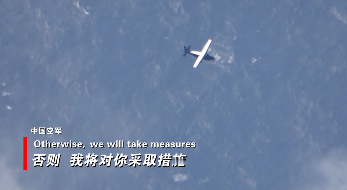 从地理上看，黄岩岛周边态势似乎是“敌近我远”，菲律宾飞机从本土起飞距离约300多公里即可抵达，而中国方面从西沙永兴机场起飞则约600多公里，看似处于劣势位置。但实际情况完全相反，真正的主动权并不取决于距离，而取决于预警与掌控能力。

菲律宾试图通过小型飞机不断进行试探，但每一次动向都在我们的监控体系