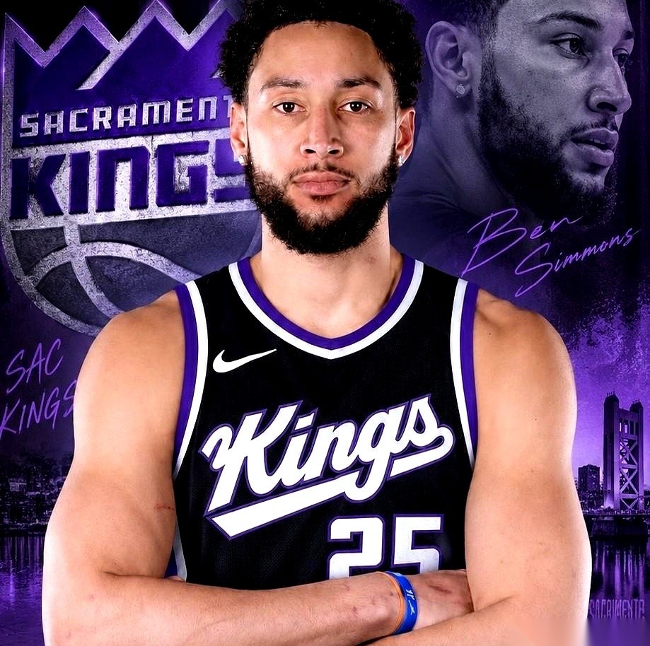 今天NBA自由市场传出的这几条消息，属实把人看乐了。
那个曾经拒投三分、拿着顶薪甩脸子的16年状元郎本·西蒙斯，终于在这个夏天低下了头。他的新合同白纸黑字写得清清楚楚：1年350万，去萨克拉门托国王队报到。
曾经的联盟太子，如今只能拿这份连菜鸟都嫌寒酸的碎银子。这就是竞技体育最冷血的地方，你不打磨技