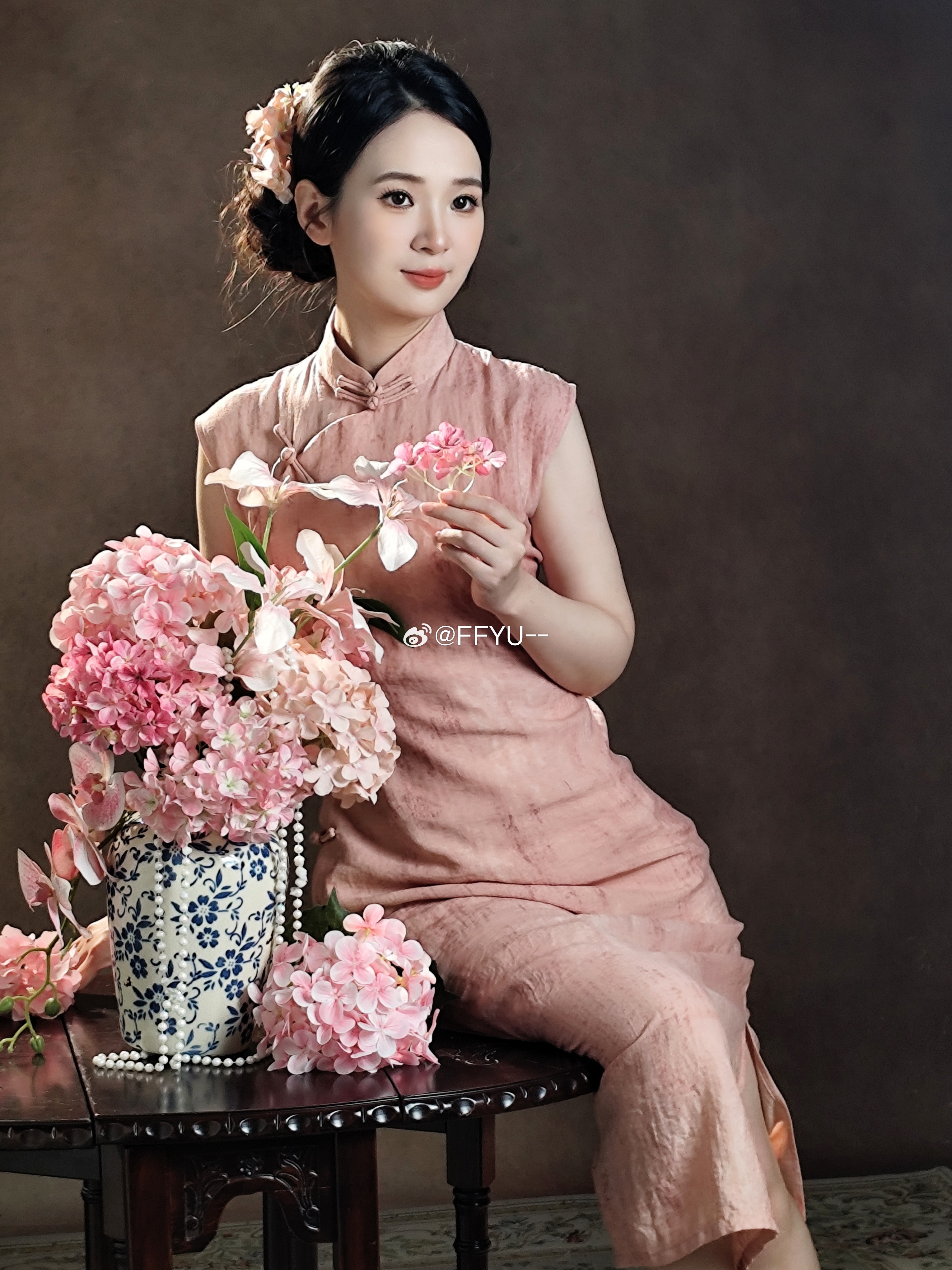 手机的拍摄花絮 嘻嘻
画完 妹妹说这不杨幂嘛
拍照 妹妹说这不王楚然嘛 ​