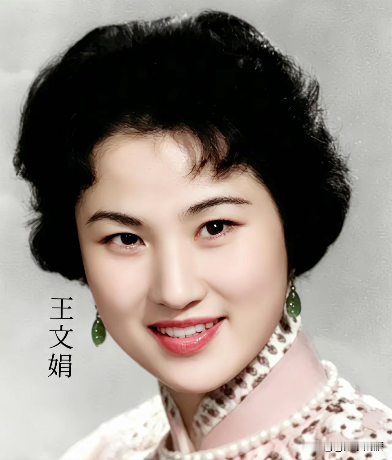 说真的，李云霄哪里是适合给祝英台配音，她简直是目前市面上最接近这个角色配音标准答案的人选。
根本没必要纠结什么跨界的门槛，她从声线到角色理解全踩在点子上。作为浙江小百花的吕派花旦，她自带的“泉水音”把戏曲鼻腔共鸣融到台词里，软糯又有穿透力，吴侬软语尾音轻扬，娇而不腻柔中
