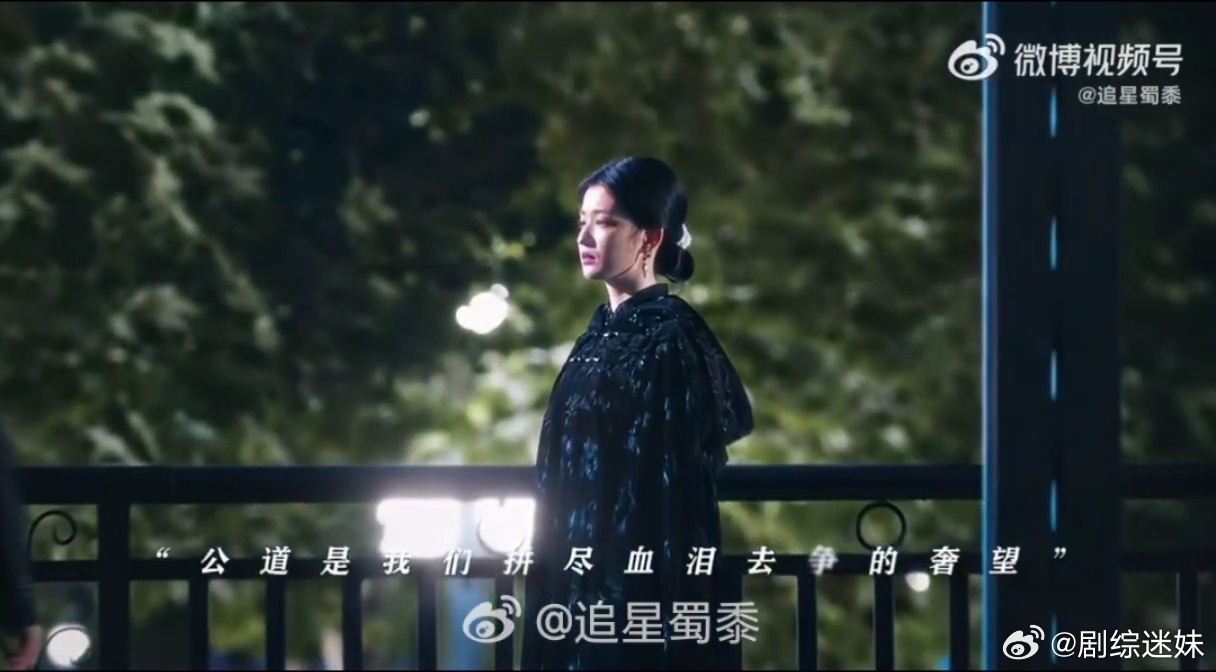 她不用大哭，就微微皱着眉，那种破碎感已经让我心揪成一团了。苦难文学女主...