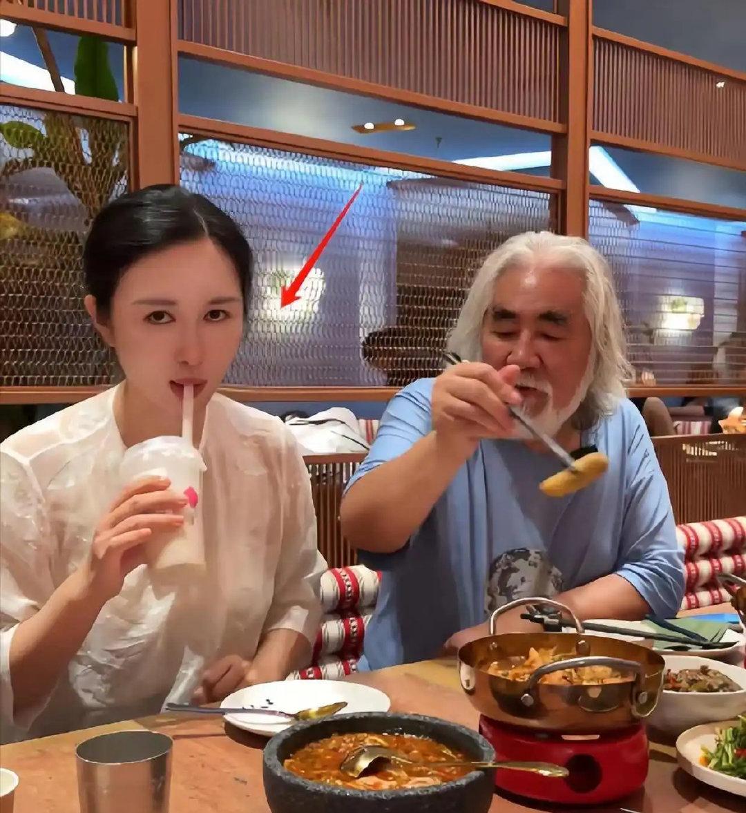 44岁拼五胎的杜星霖，当众掀开自家私事，张纪中的体面都顾不上了 ​