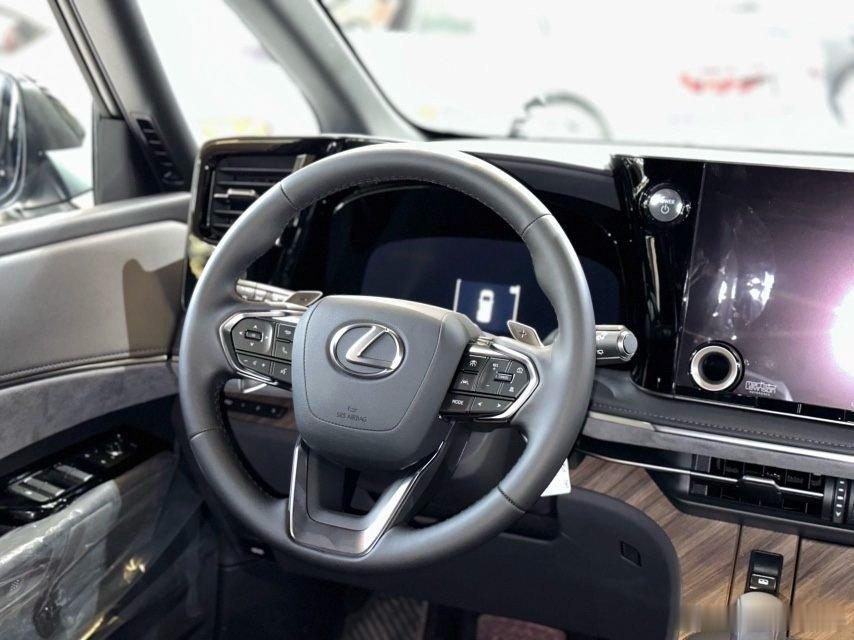 四座 雷克萨斯LM350h 开票146万 车价125万
有需要抵大额税的别错过，落公司户嘎嘎合适！
裤衩子都赔没了[doge]想捡漏的来[阴险] ​