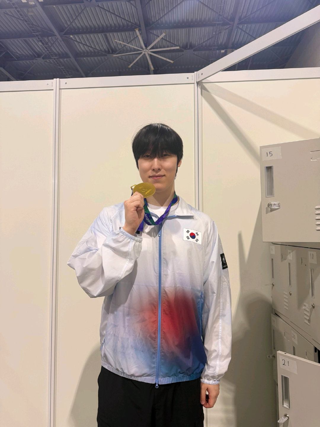 Peanut评论Zeka动态：你比我更早退伍啊…

#英雄联盟[超话]# ​