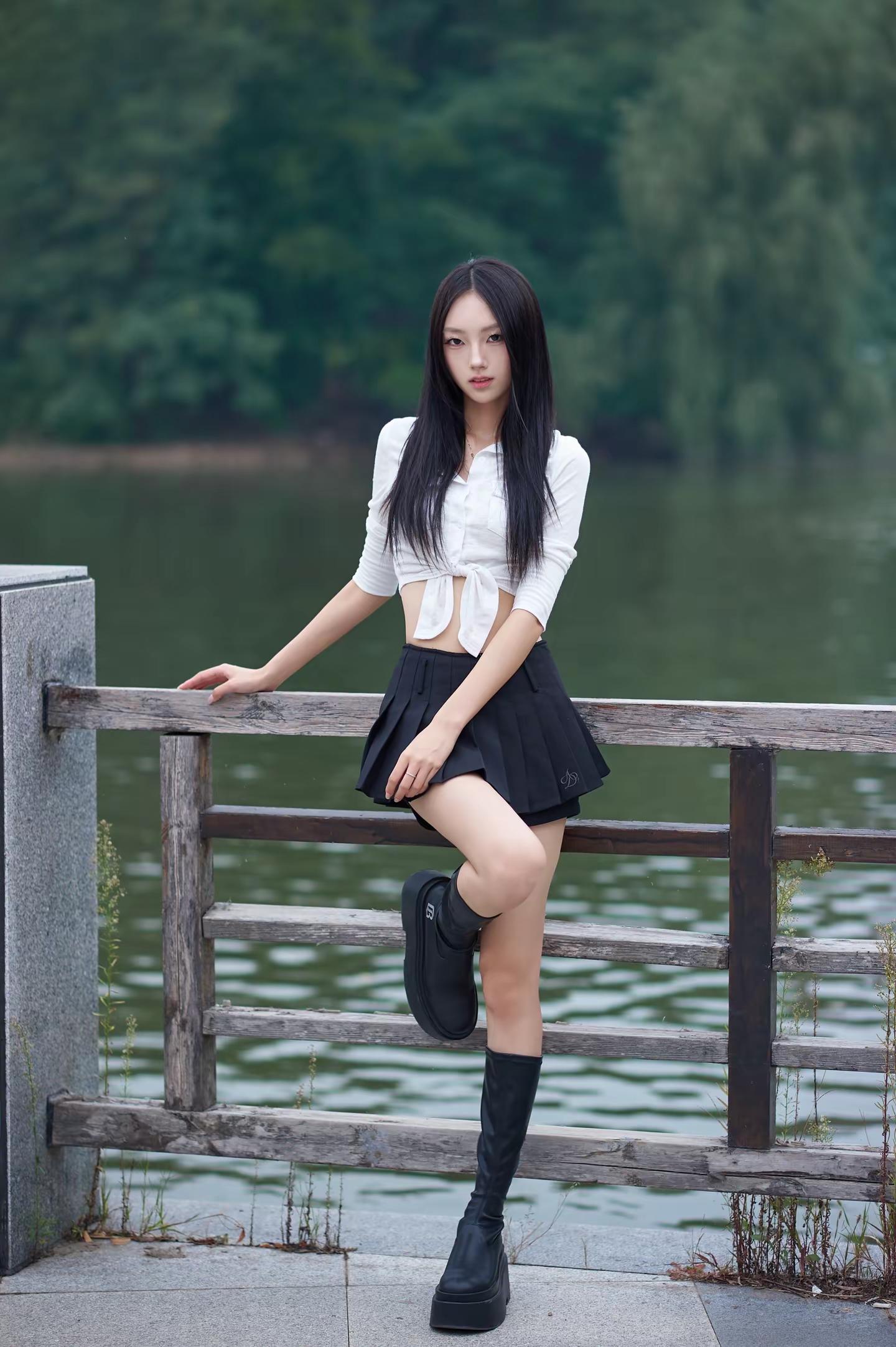 <p>落在杯沿的光 清纯女神 学姐 姐系穿搭 摄影 <!--{img...